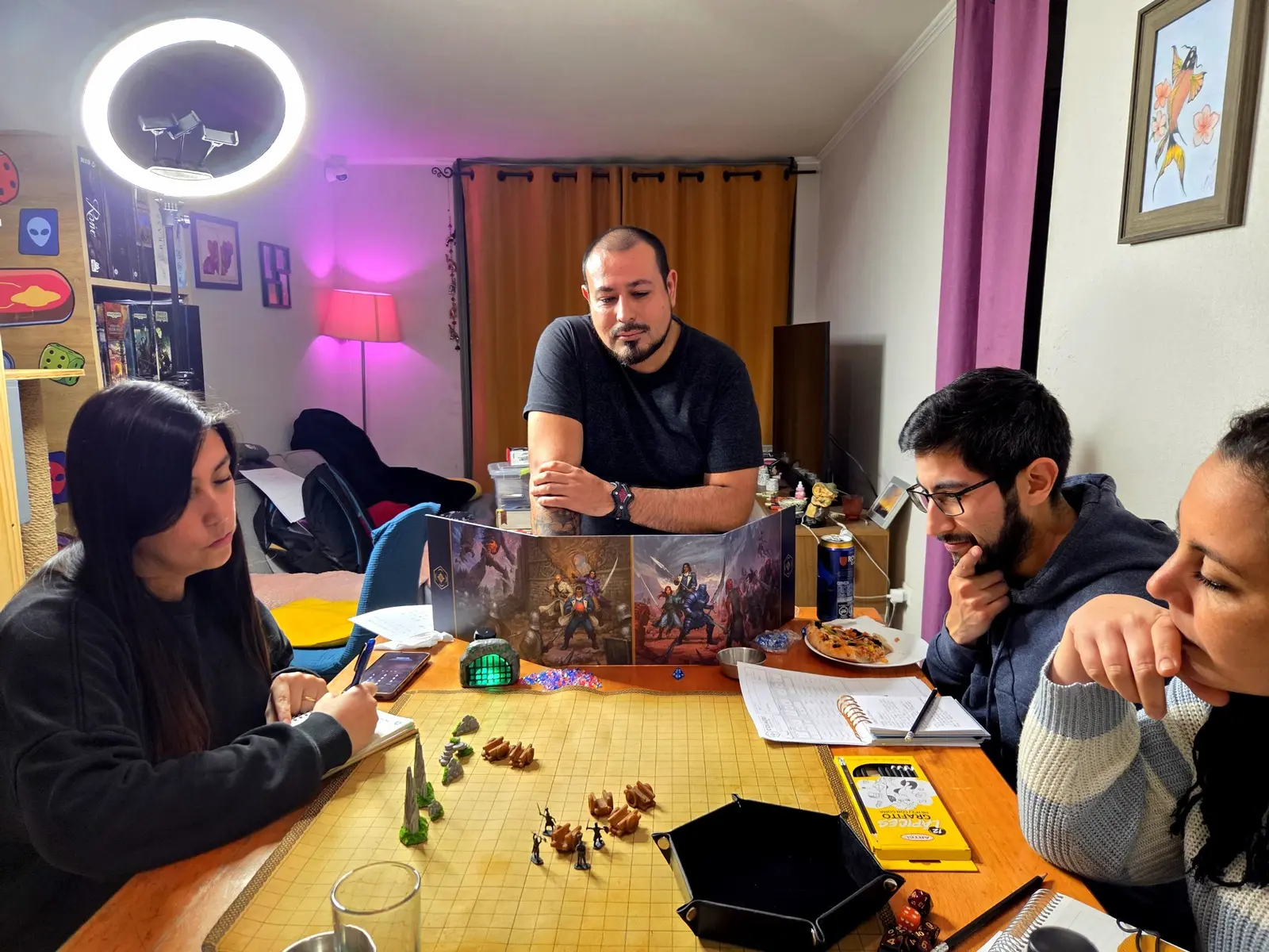 Martín narrando una partida de rol detrás de la pantalla